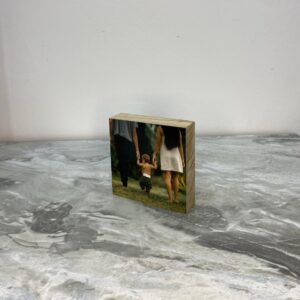 תמונה על בלוק מעץ בגודל 10X10 ס"מ