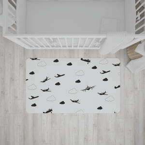 שטיח בהדפס מטוסים ועננים בצבעי שחור-לבן