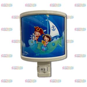 מנורת לילה אישית לקיר בחדר ילדים עם איור מעוצב של ילדים שטים בים